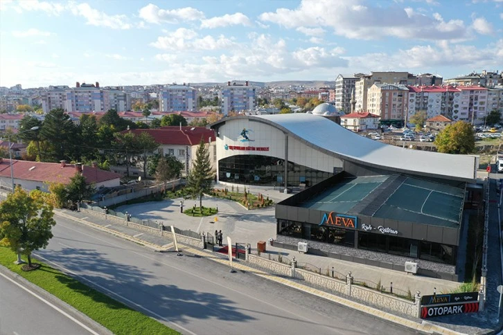 Meva Kafe'de Neler Dönüyor?