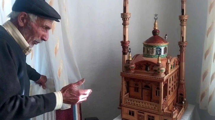 Ahşabı Sanata Dönüştürüyor