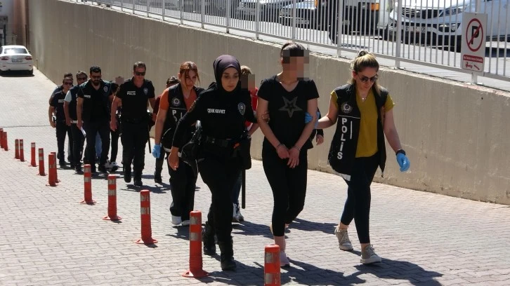 Binlerce Uyuşturucu Hap Ele Geçirildi