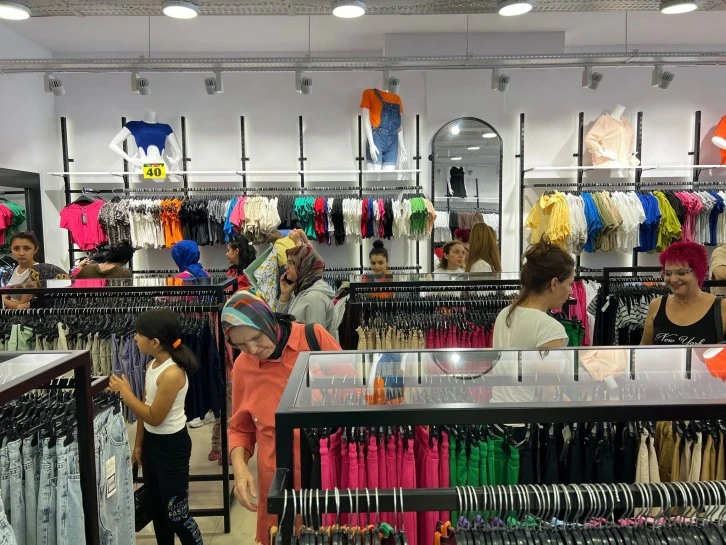 İndirim İçin İzdiham Yaşandı