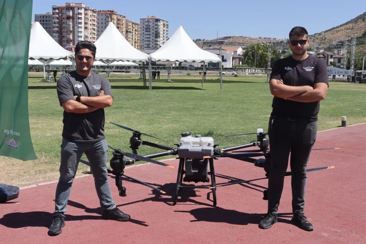 İlçe Dronla İlaçlanıyor