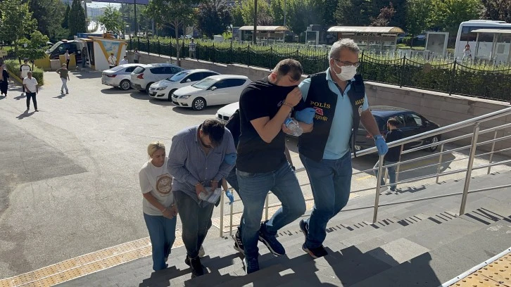 Sahte Dekontla 700 Bin Lira Dolandırıldılar