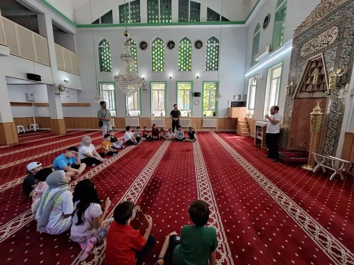 Öğrencilerden Cami Gezisi