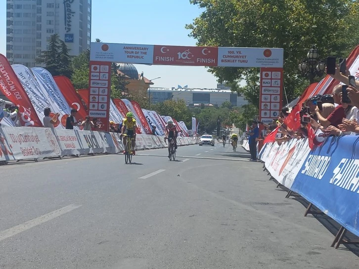 Cumhuriyet Yolunda Pedal Çevirdiler