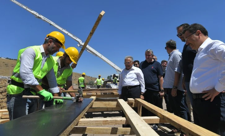 Rehabilitasyon Merkezi İnşaatını İnceledi