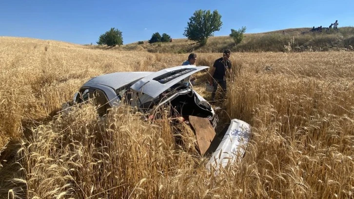 Otomobil Buğday Tarlasına Uçtu