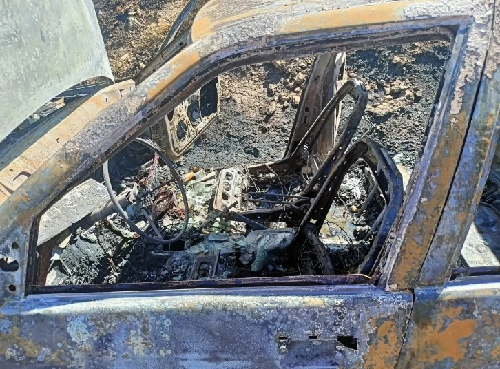 Alev Alev Yanan Otomobil Demir Yığınına Döndü