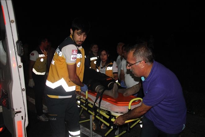 YOLCU OTOBÜSÜ VE OTOMOBİL ÇARPIŞTI: 1 ÖLÜ, 17 YARALI