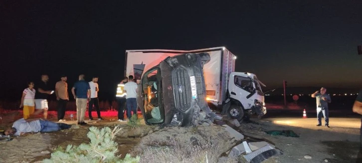 O Kavşakta Yine Kaza: 4 Yaralı