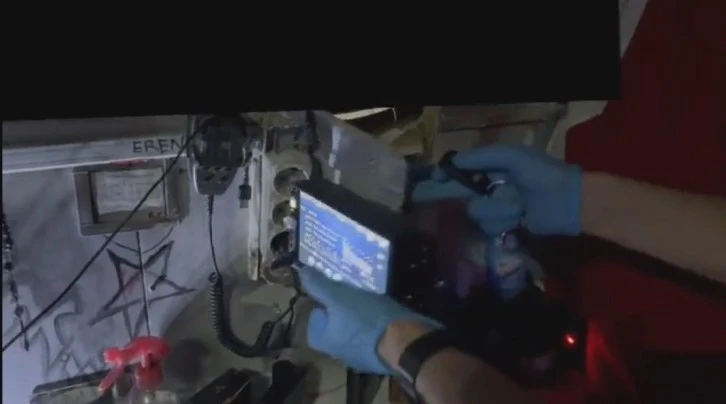 Uzaktan Kumandayla Korumak İstedikleri Uyuşturucu Yakalandı