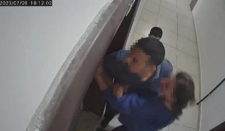 Bokser Arkadaşıyla Komşusunu Darp Ettiler