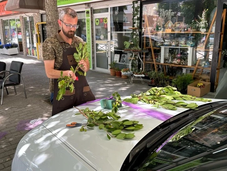 Çiçekçilerin Yüzü Güldü