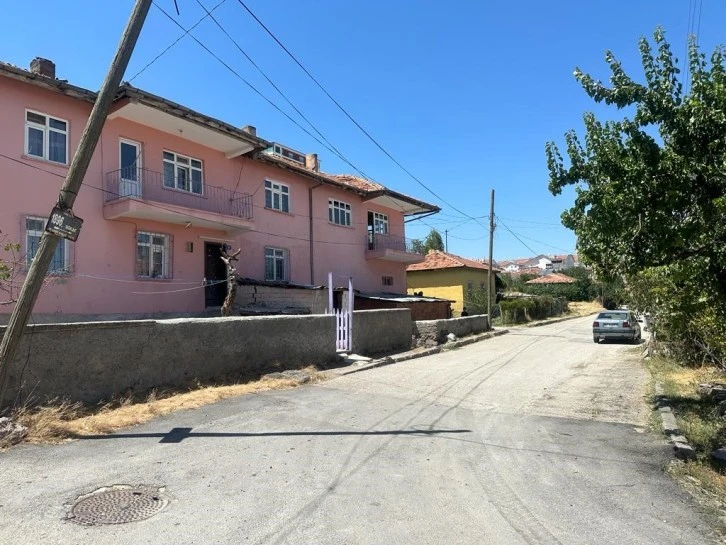 Boşanmak İsteyen Eşini Silahla Vurdu