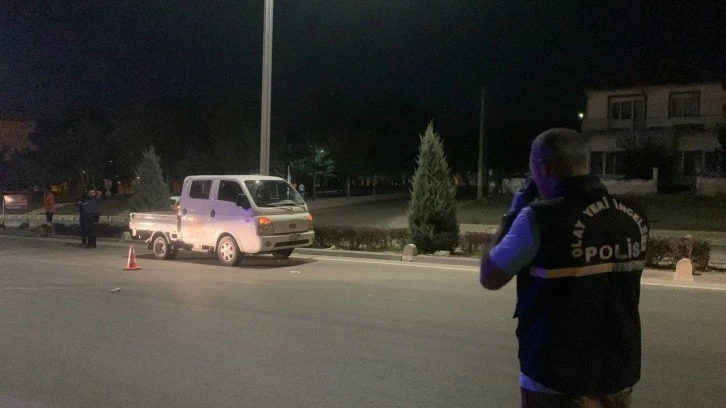 Kamyonetin Elektrikli Bisiklete Çarptı O Anlar Güvenlik Kamerasına Yansıdı