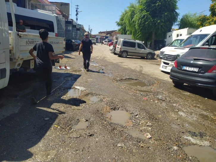 Esnafı Bozuk Yollara Kalıcı Çözüm İstiyor