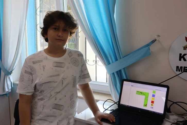 Geliştirdiği Oyunla Çocukları Eğitiyor