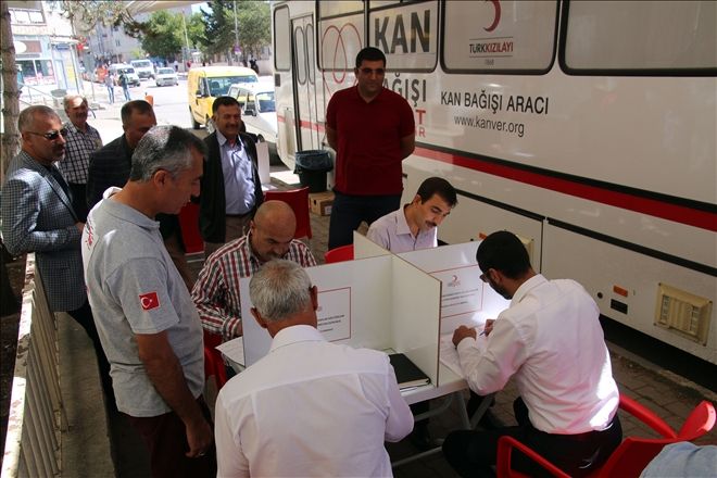 ŞARKIŞLA´da ÖĞRETMENLERDEN KIZILAY´a KAN BAĞIŞI