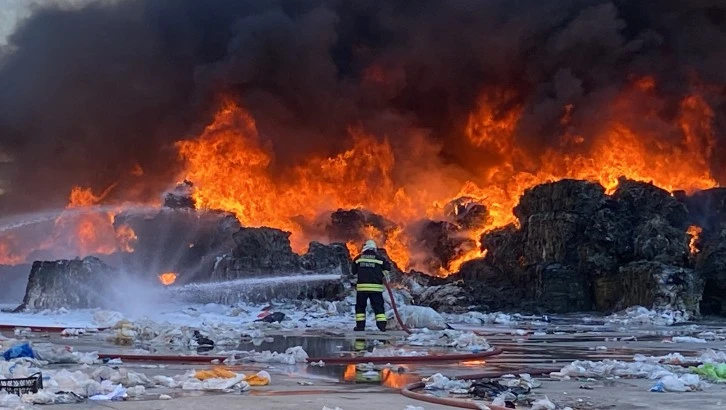 Geri Dönüşüm Tesisinde Yangın