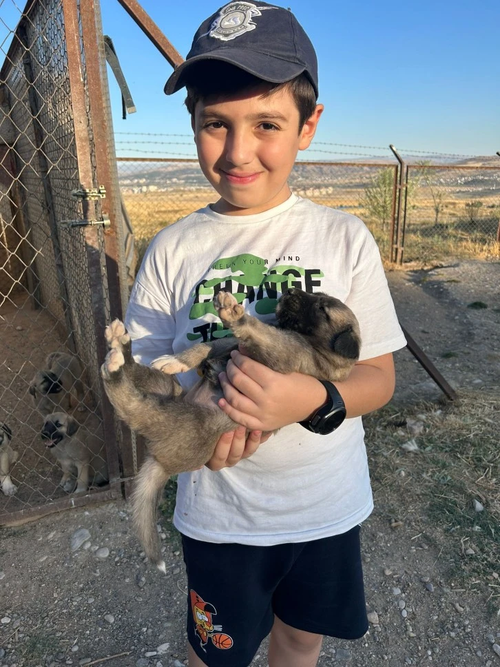 Çocuklara Kangal Sevgisi Aşıladı