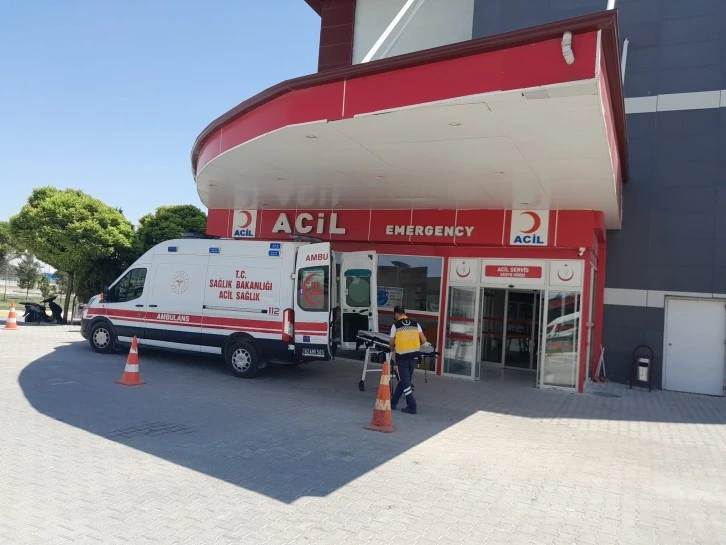 Motosiklet Devrildi 4 Kişi Yaralandı