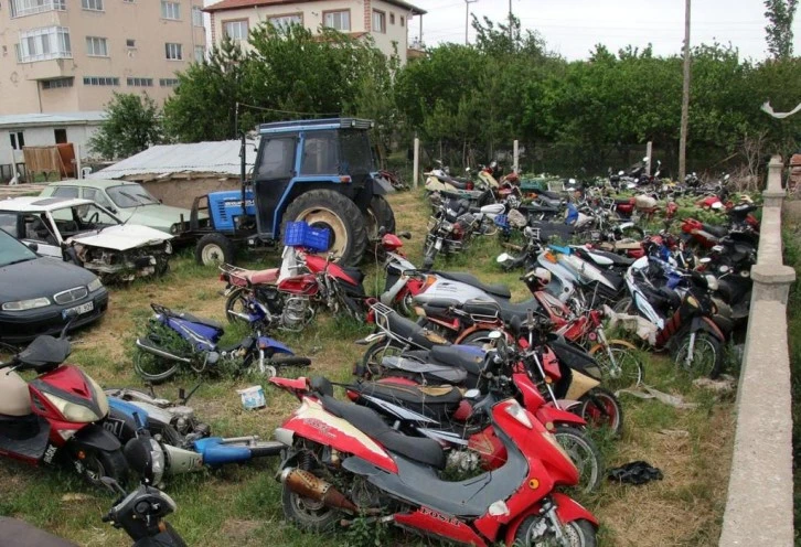 27 Motosiklet Trafikten Men Edildi