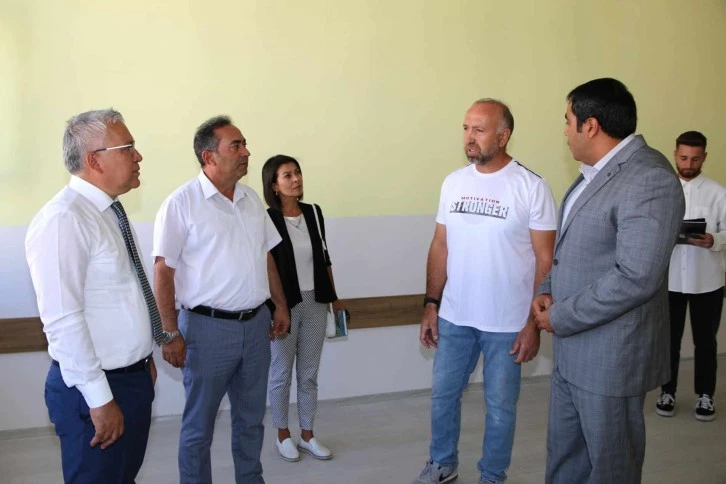 Okul İnşaatlarını İnceledi