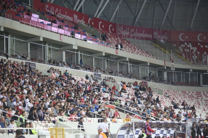 Stadyum Yine Boştu