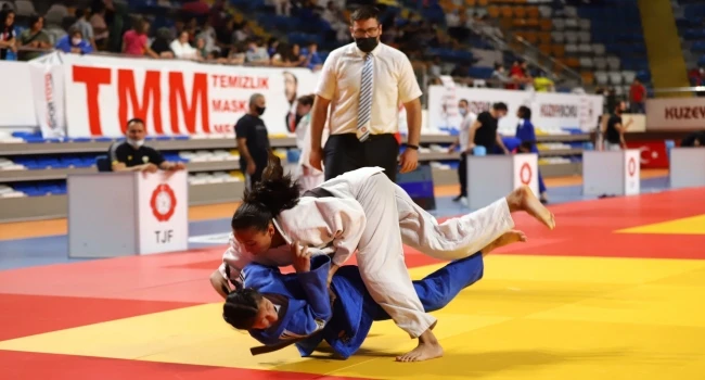 Sivaslı Begümnaz, Bronz Madalyayı Kaptı