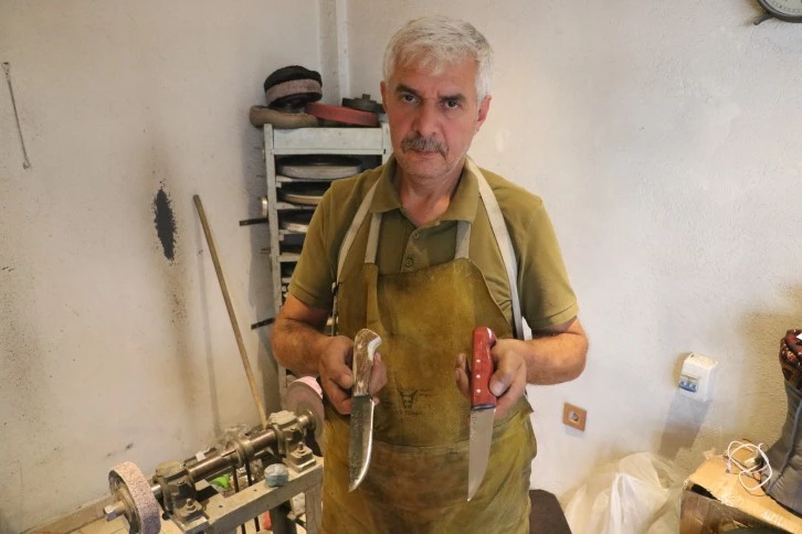 Sivaslı Ustaların Yaptığı Bıçaklar İnşaat Çivisini Bile Kesiyor