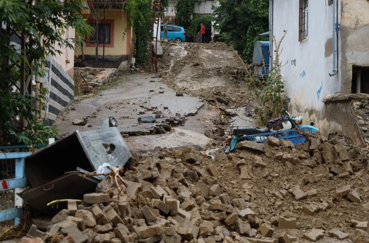 Sel Sonrası Yaralar Sarılıyor