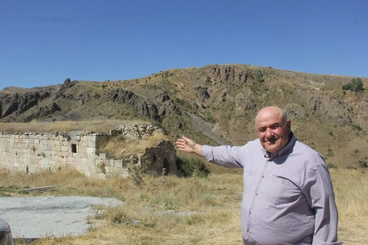 Sivas'ta Defineciler Tarihi Kiliseyi Talan Etti