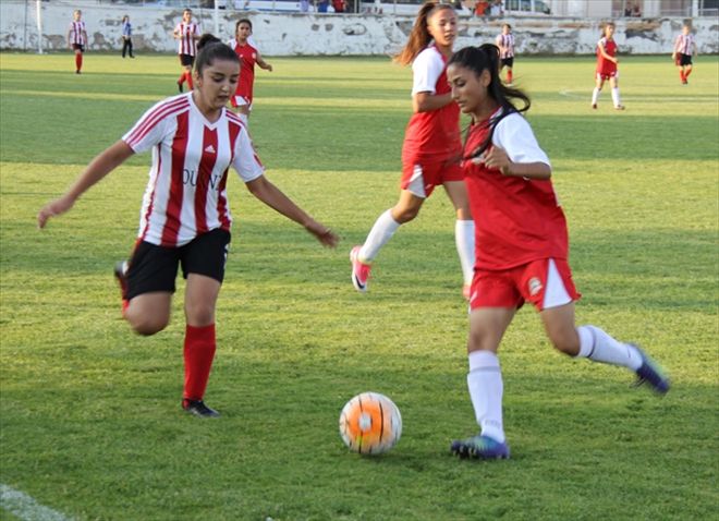 KADINLARDA RAKİP SAHAYA ÇIKMADI