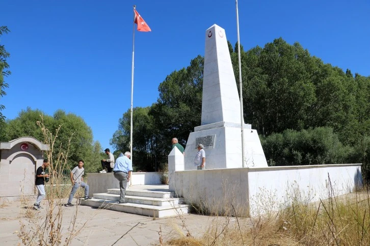 Zehirli İğneyle Şehit Edilen Askerler Utulmuyor