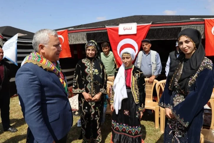 Sivas'ta Elbeyliler Festivalde Coştu
