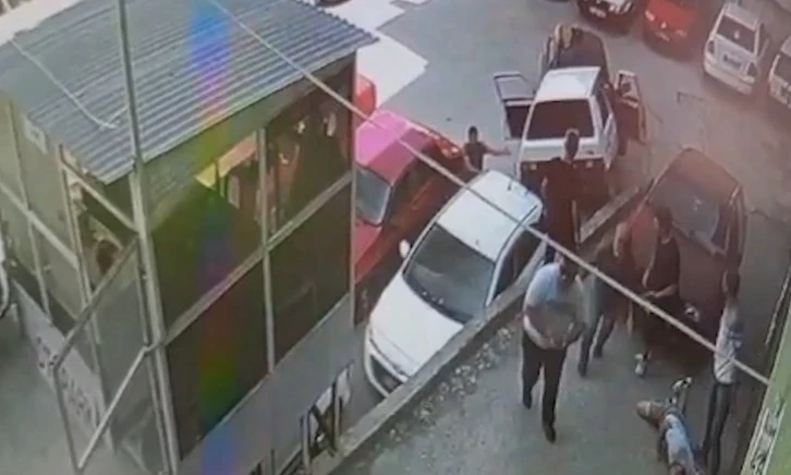 Önce Yayaya Çarptı Sonra Araçların Üzerine Düştü