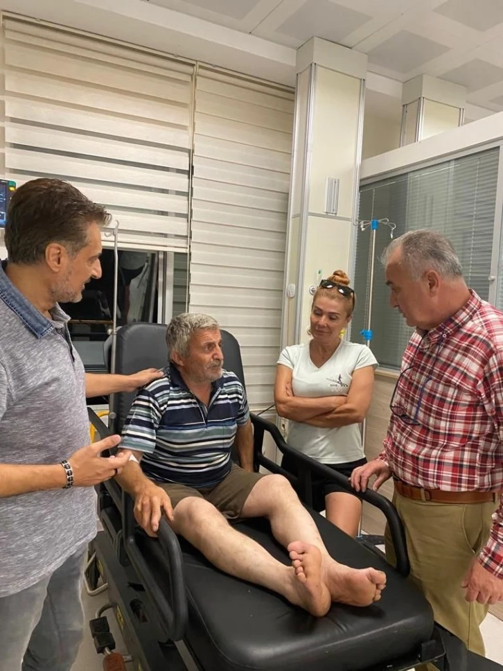 Sokak Köpeklerini Beslediği İçin Canından Oluyordu