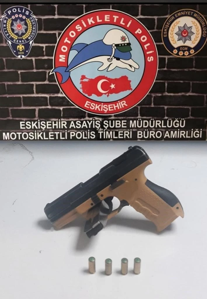 3 Tabanca, Uyuşturucu Madde ve Çalıntı Motosiklet Yakalandı