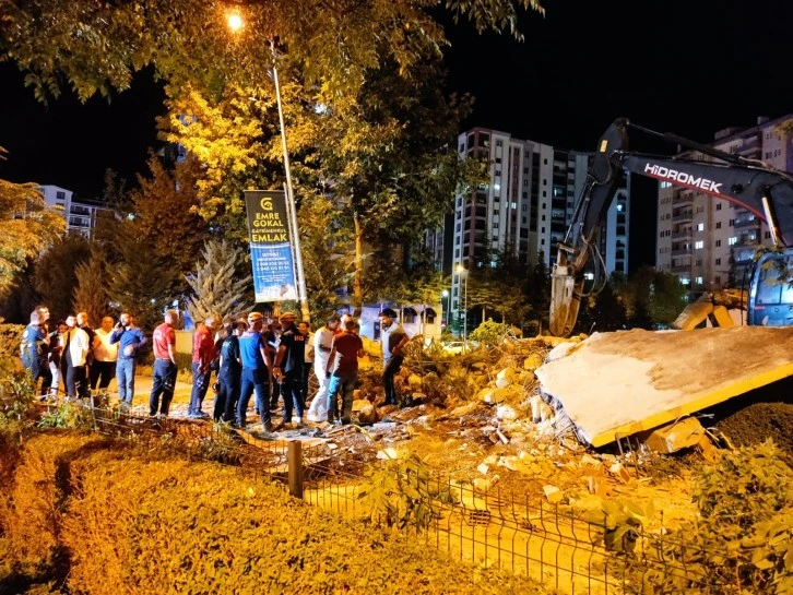 Duvar Caddeye Devrildi O Anlar Saniye Saniye Kaydedildi