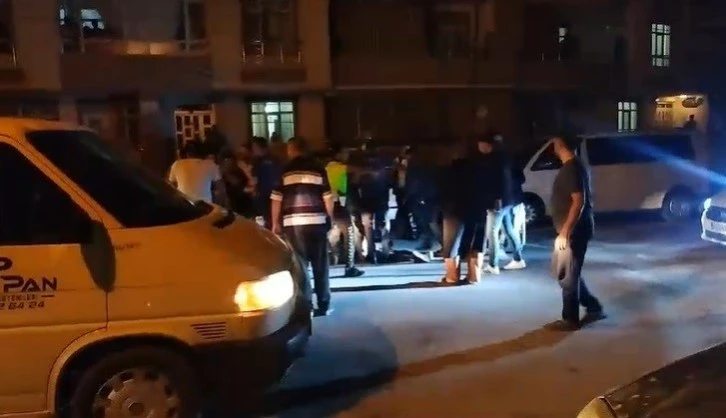 Dur İhtarına Uymadı 5 Otomobile Çarptı