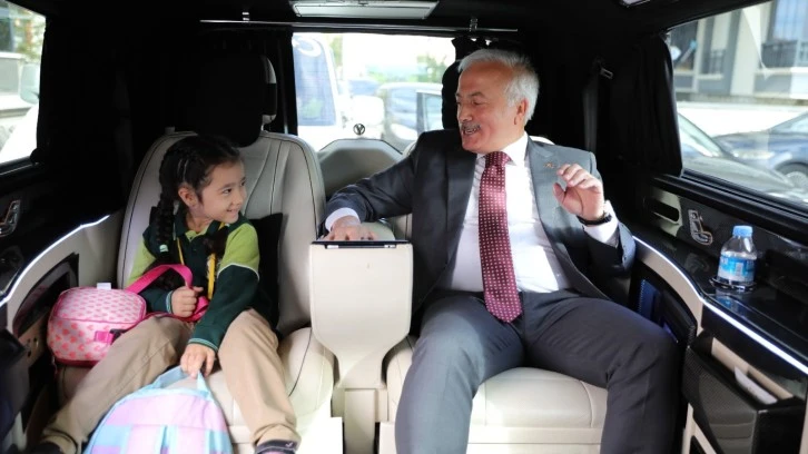 Şehit Uzman Çavuş'un Kızını Vali Okula Götürdü