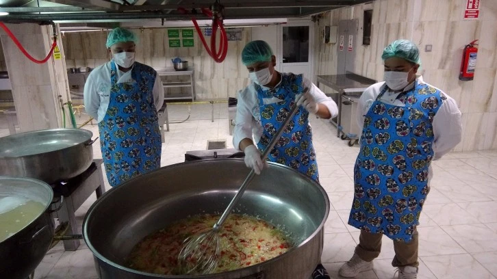 4 Bin 800 Öğrencinin Yemeğini Öğrenciler Pişiriyor