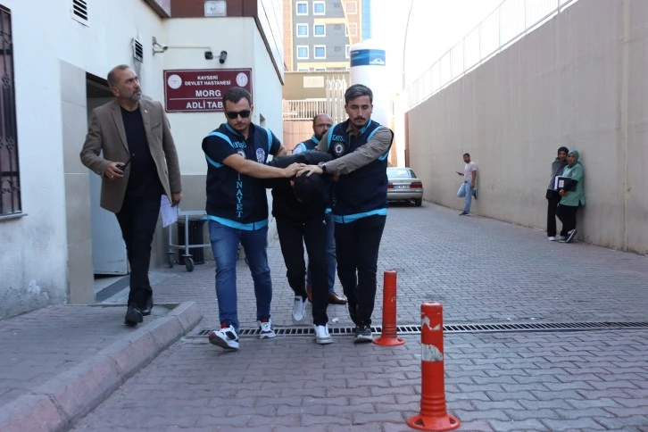 Genç Kızın Katil Zanlısı Adliye