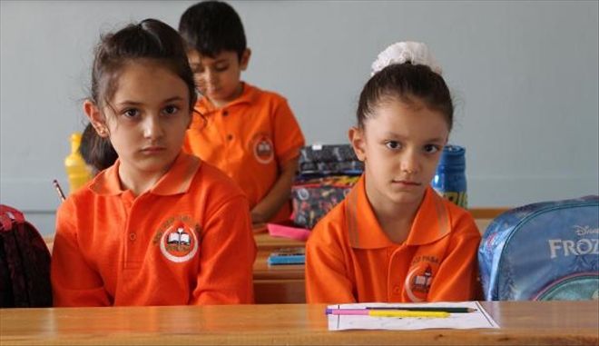 ´MUCİZE BEBEK´ AZRA, İLKOKULA BAŞLADI