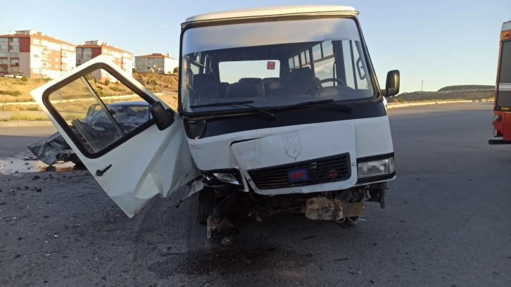 Başkentte İşçi Servisleri Çarpıştı: 15 Yaralı