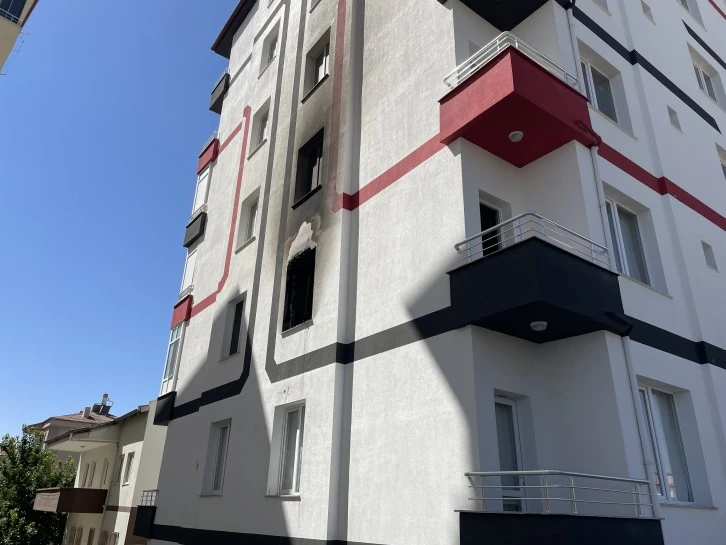 Yangın Çıkan Evde Dumandan Etkilenenler Hastaneye Kaldırıldı