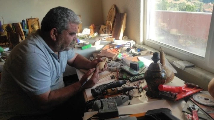 Köylü Bu Muhtarın Sanatından Bahsediyor