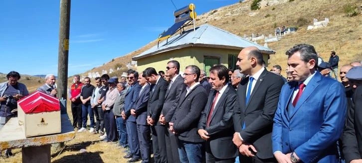 Manisa'daki Trafik Kazasında Hayatını Kaybeden Hakim Sivas'ta Toprağa Verildi