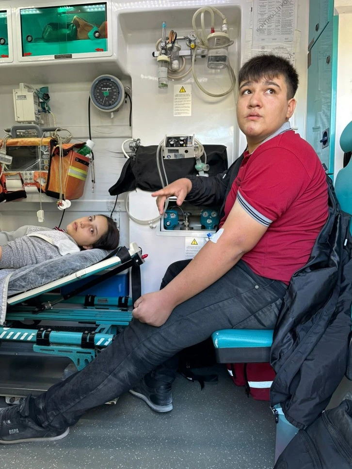 Karşıya Geçmek İsteyen 2 Kardeşe