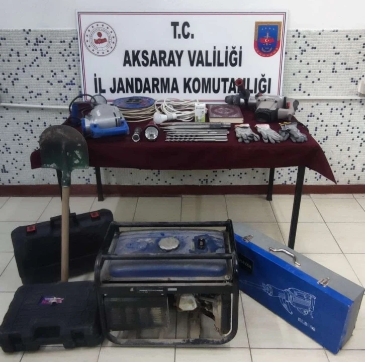 Kaçak Kazı Yapan Defineciler Yakalandı