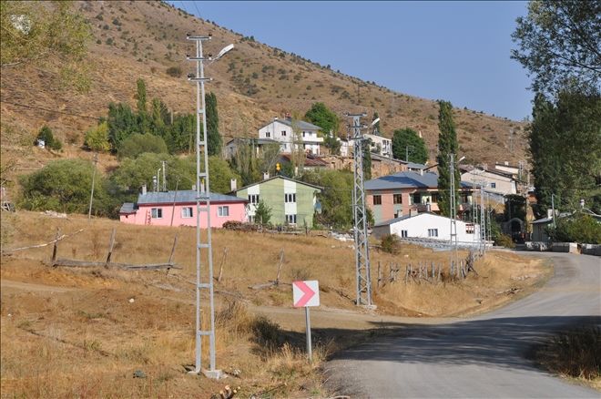 37 Yıllık elektrik  şebekesi yenilendi